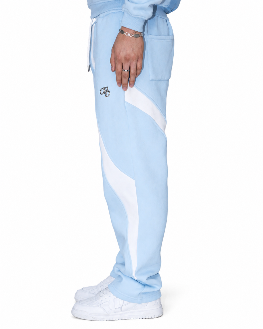 Blaue offene Jogger-Hose für Babys von COMME PAS DE DEUX, weiches Material und bequemer Schnitt für Kinder.