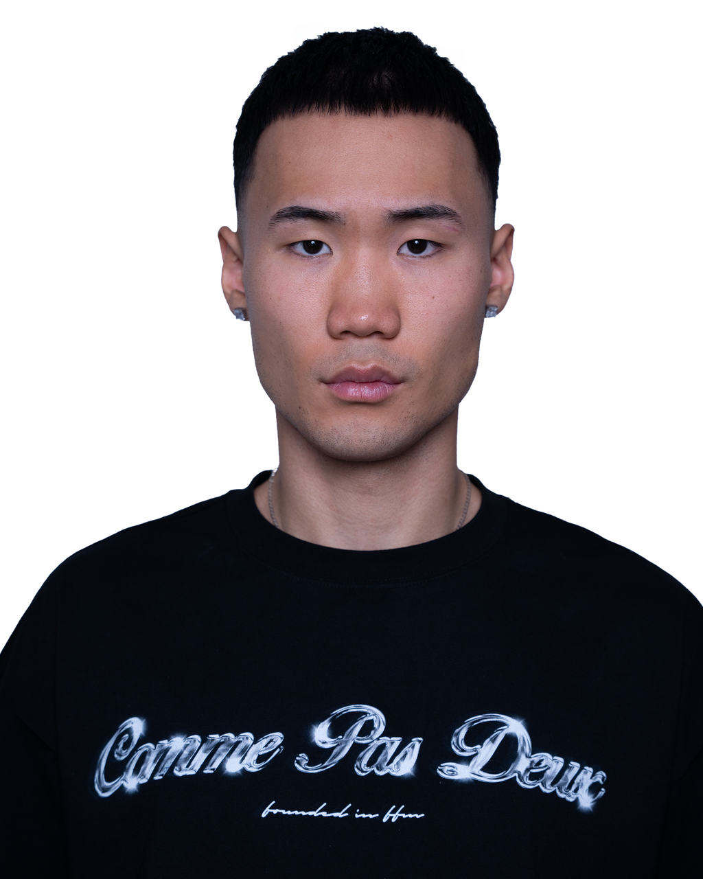 Schwarzes Chrome T-Shirt Cropped Fit von COMME PAS DEUX, leicht geripptes Design, kurze Ärmel und lockerer Sitz.