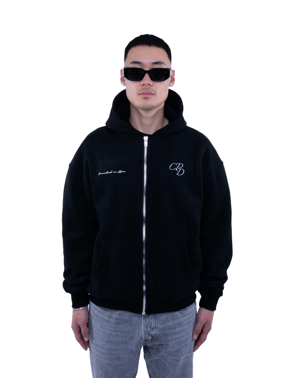 Schwarzer ZIP-Hoodie von COMME PAS DE DEUX mit Reißverschluss und Kapuze, modisches Streetwear-Design.